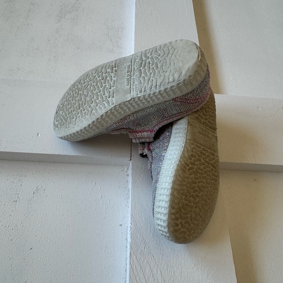 Cienta Kids' Sparkly Silver Shoes - Picture 2 of 3